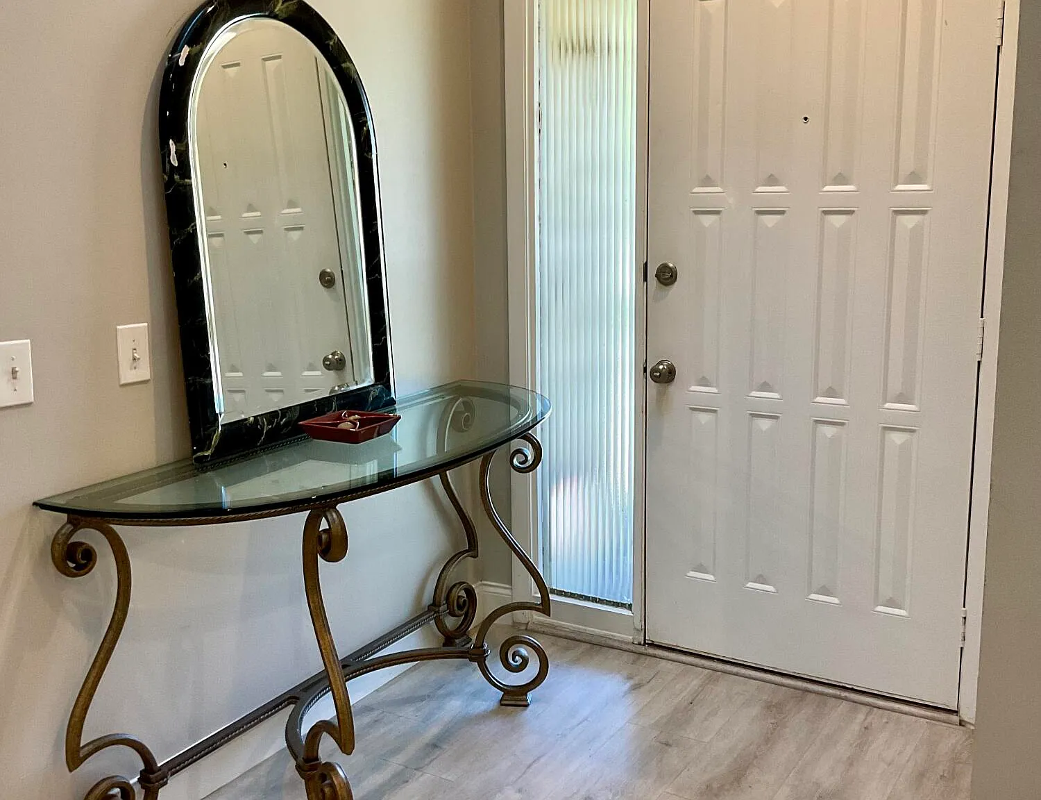 3 bed, 2.0 bath, 1300 sqft, $2,500 — Photo 3