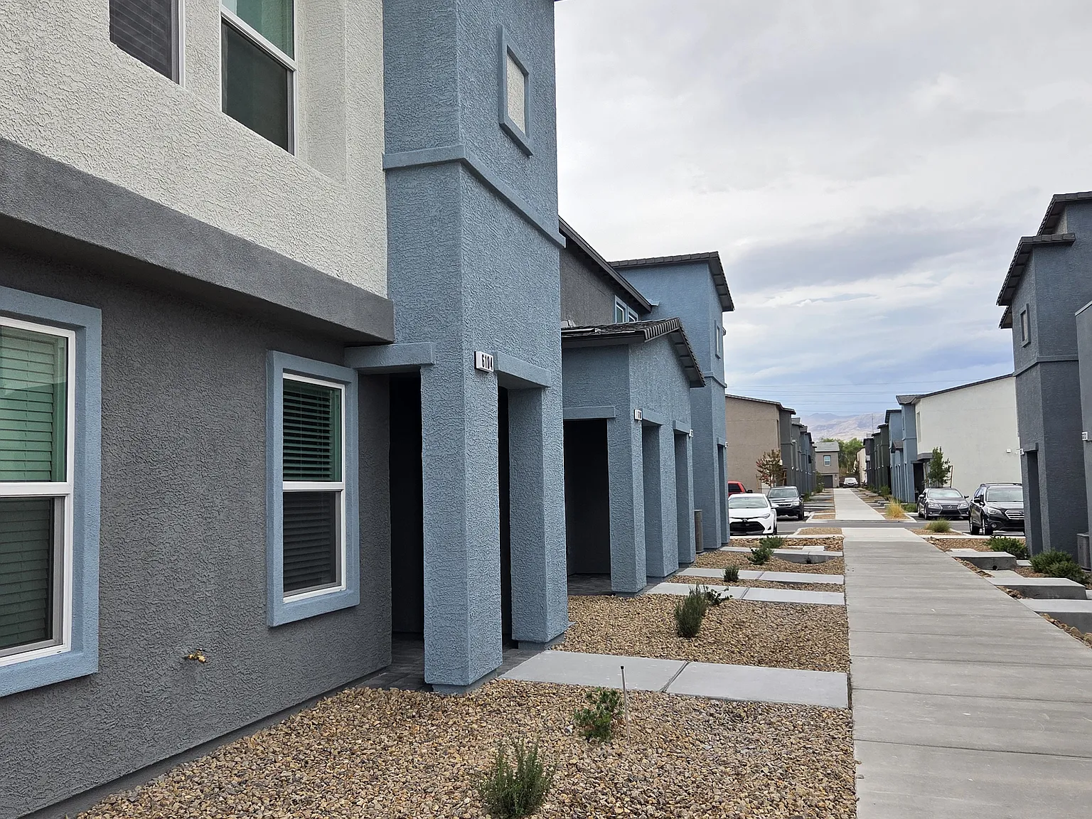 3 bed, 2.5 bath, 1309 sqft, $2,200 — Photo 1