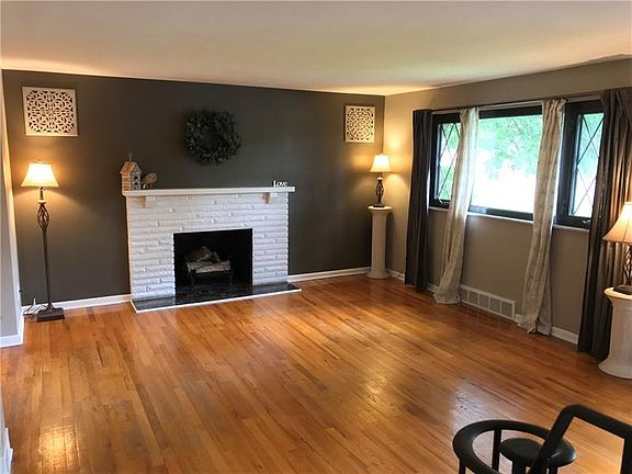 2nd image of 624 Fort Couch Rd