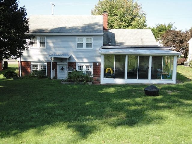 2nd image of 611 Ridgeway Ave
