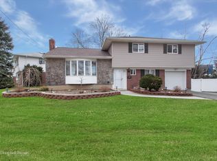 622 Plainview Rd, Plainview, NY 11803