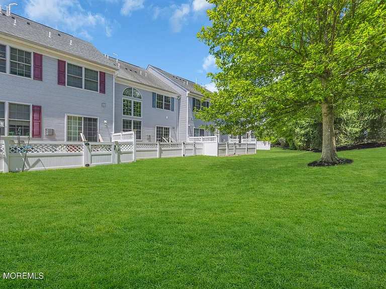 10 Deepwater Cir — Photo 25