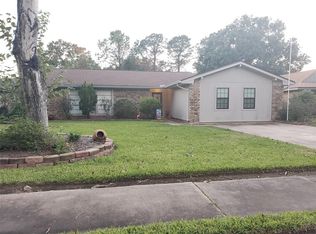 720 N Plantation Dr, Angleton, TX 77515