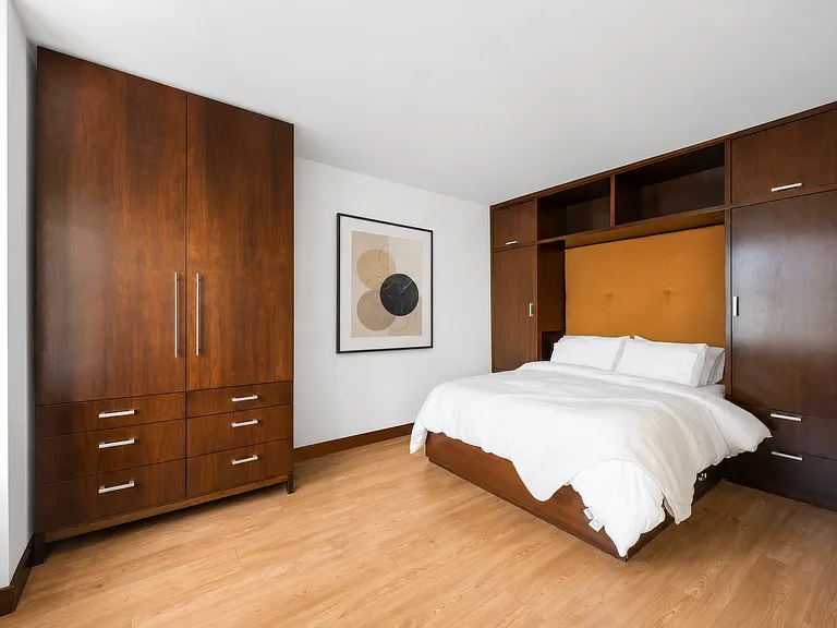 117 E 57th St #34E — Photo 12