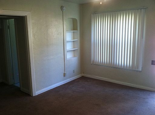 4th image of 113 E N St