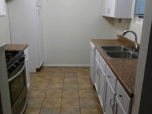 3rd image of 1002 E Navajo St