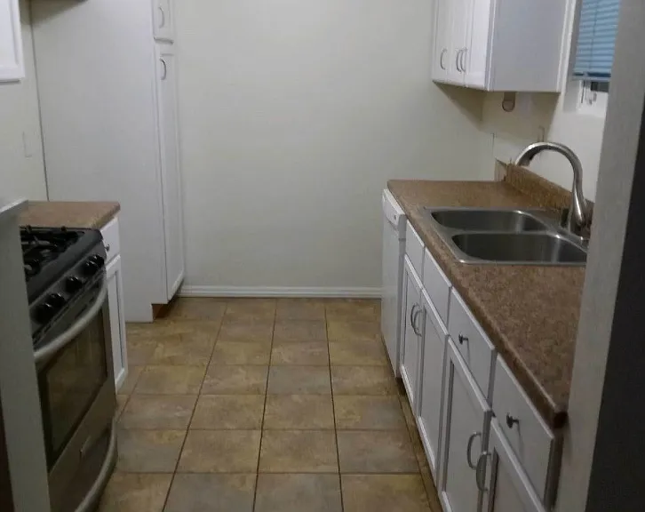 1002 E Navajo St — Photo 3