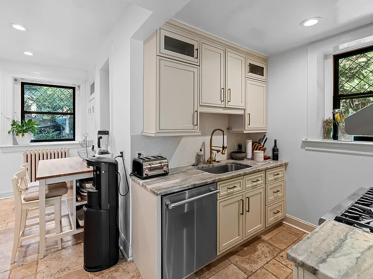 2329 Porter St NW — Photo 22