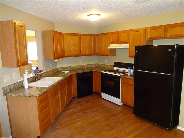 2275 Dresden Grn NW — Photo 3