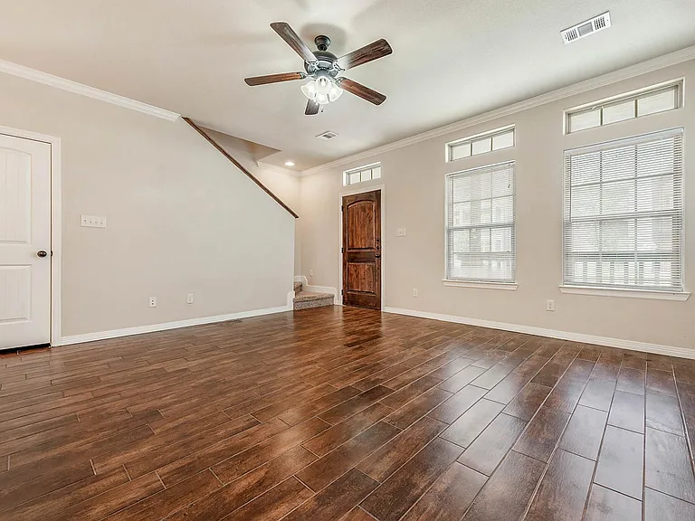 304 Live Oak St — Photo 8