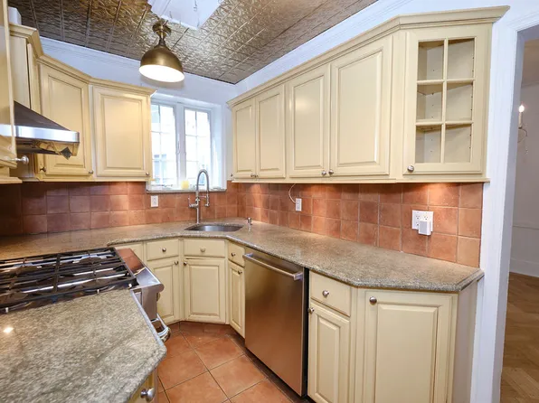 16 Colonial Gardens image 18 of 40