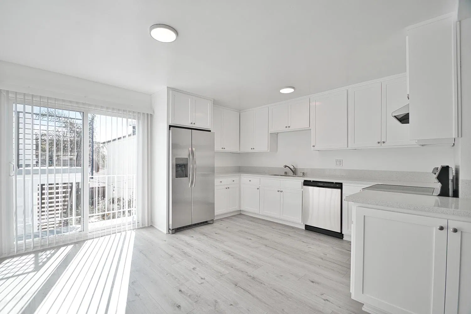3 bed, 1309 sqft, $4,350 — Photo 4