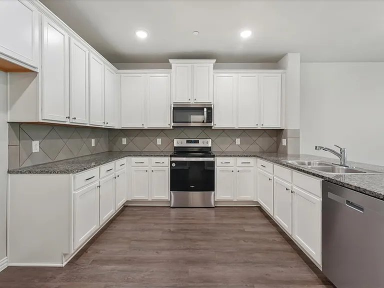 1274 Alamo Dr — Photo 4