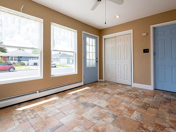 4th image of 28 Saint Croix St
