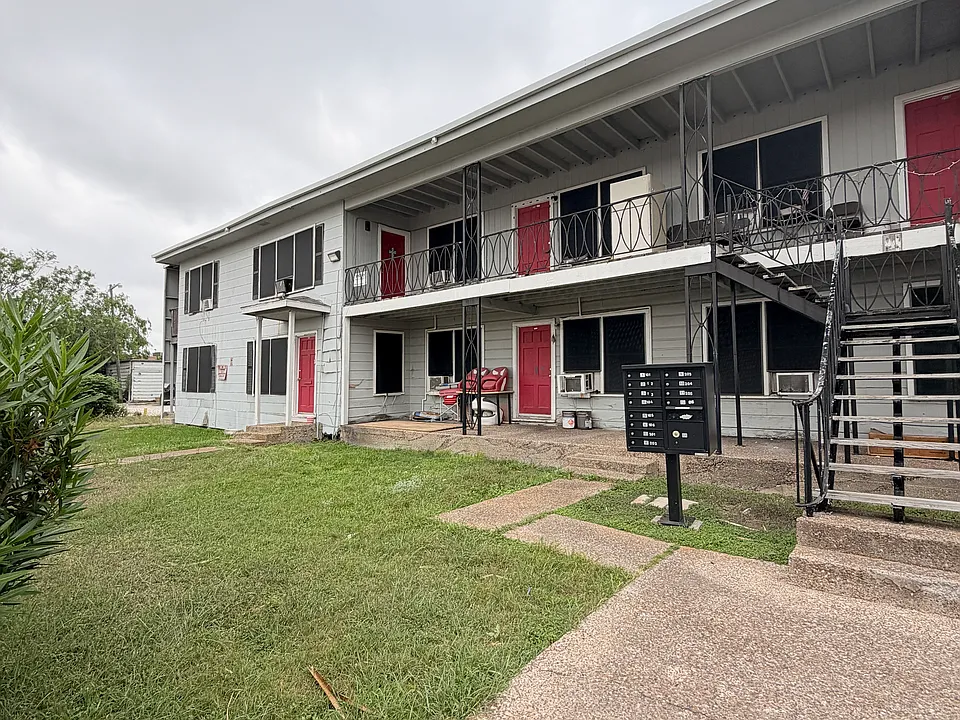 4513 S Staples St #102
