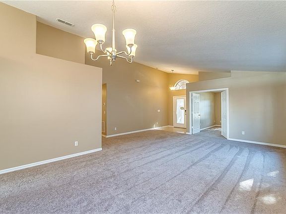 2nd image of 4037 Shawn Cir