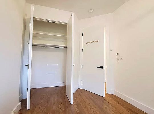 5th image of 463 Kosciuszko St APT 3