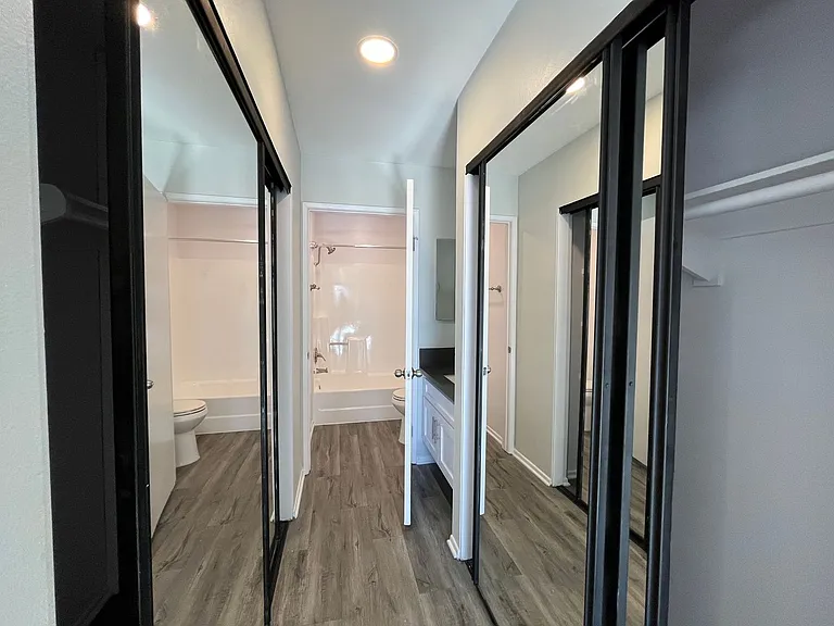 2039 North Las Palmas Ave — Photo 16
