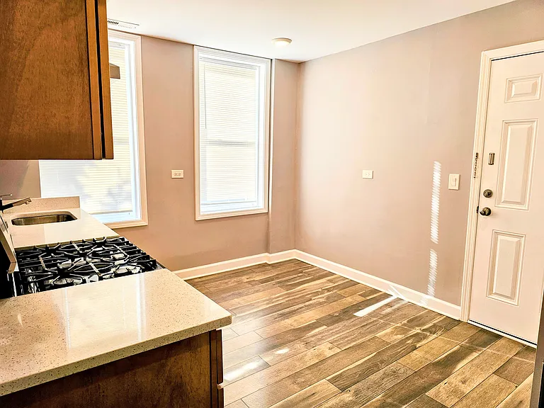 936 W 35th Pl #3F — Photo 4