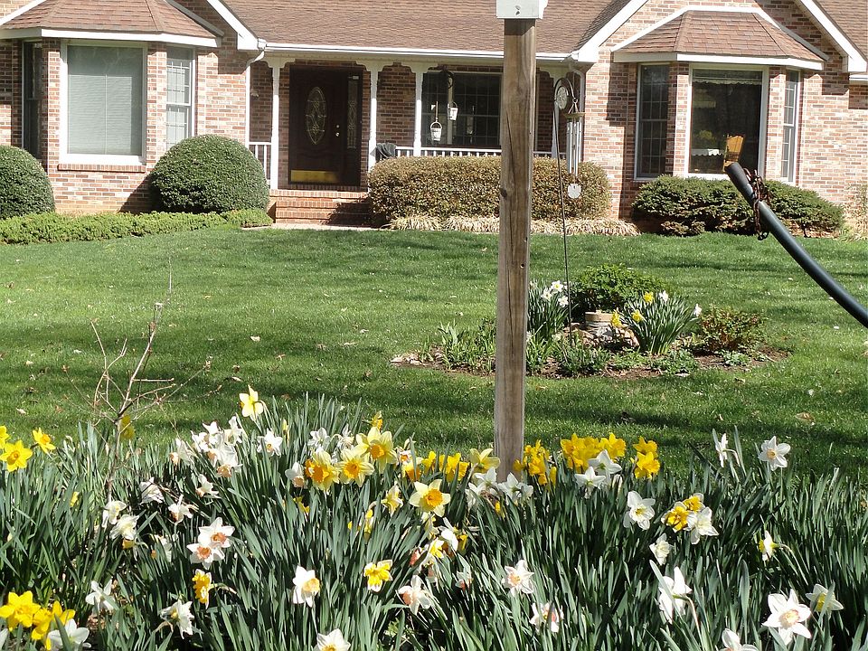 Gorgeous 4 BR, 3.5 bath home on 4 acres