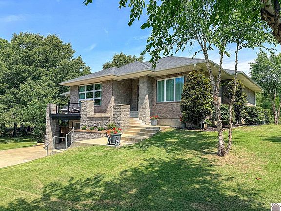 2nd image of 815 Starr Hill Rd