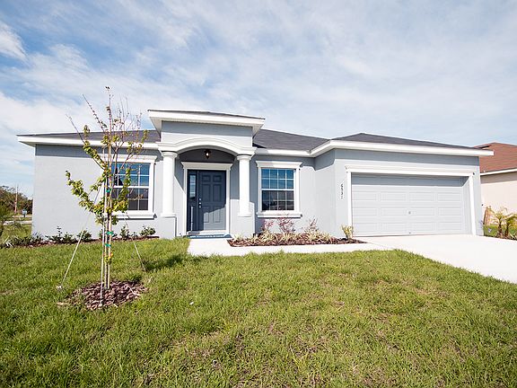Move-in ready 4 bedroom home in Zephyrhills, Flori