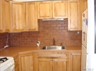 6 Bailey Ct, Middle Island, NY 11953