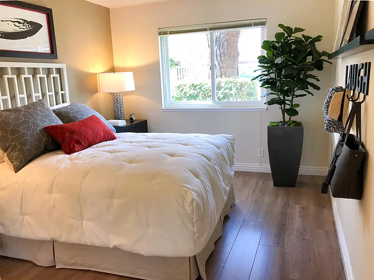 Halford Gardens Apartments — Photo 23