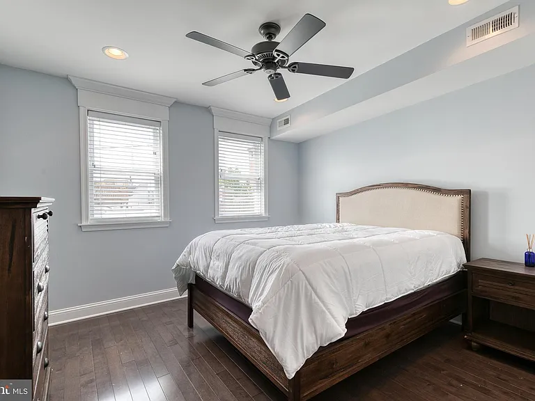 2205 Bank St — Photo 10