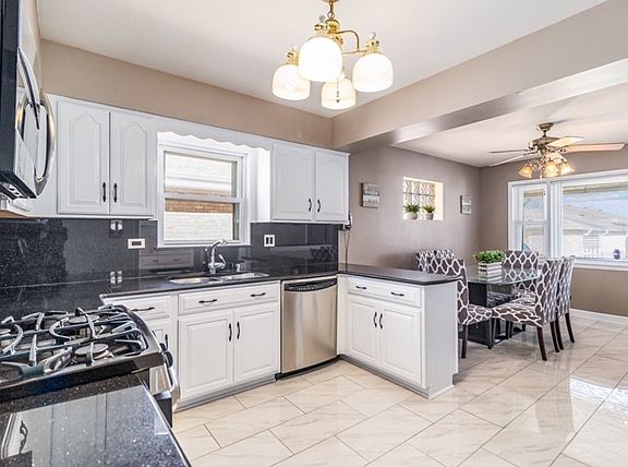 5th image of 5009 N Leonard Dr
