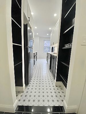 3rd image of 165 W 91st St #3G