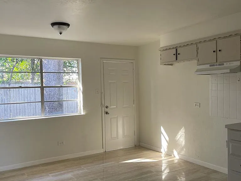1802 Jay Cir #A — Photo 7