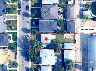 2828 W 25a St SW, Calgary, AB T3E1Z6