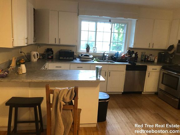 2nd image of 215 Saratoga St #2C