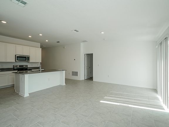 3rd image of 211 Pershing St