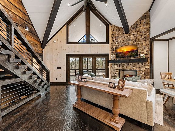 3rd image of 895 Price Rd