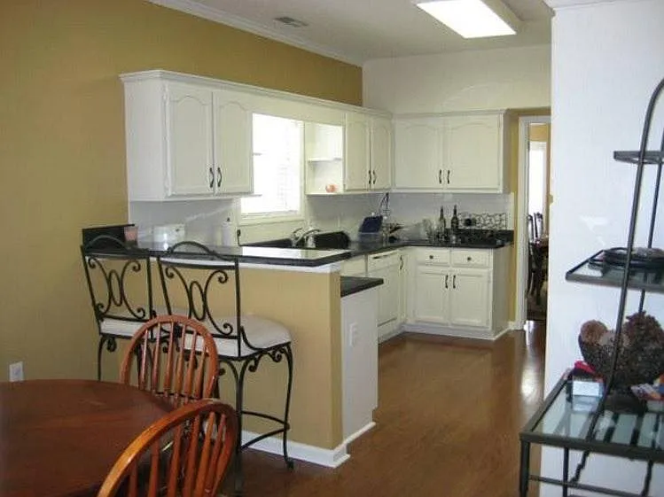 480 Sussex Dr SW — Photo 2