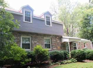 518 Willowbrook Dr, Greensboro, NC 27403