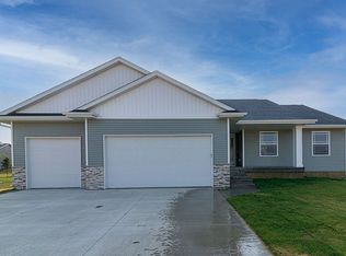 2775 Creekview Trl, Palo, IA 52324