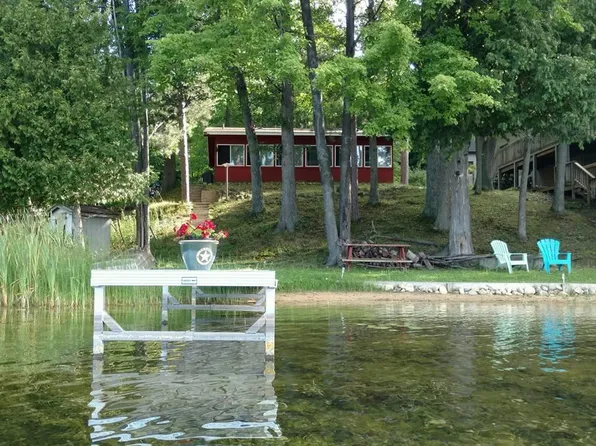 5619 E Deer Rd, Fountain, MI 49410