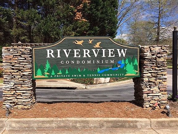 3rd image of 1004 Riverview Dr SE