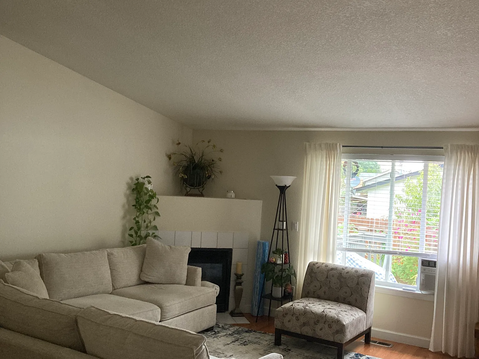 2 bed, 920 sqft, $1,900 — Photo 2