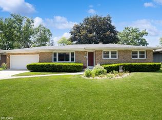 680 Carlton Dr, Elgin, IL 60120