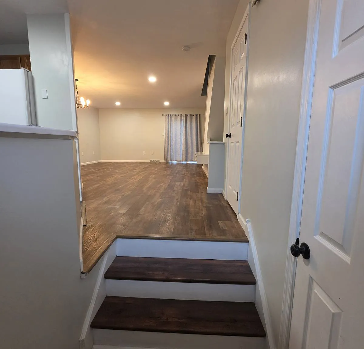 2 bed, 2.5 bath, 1925 sqft, $2,125 — Photo 2