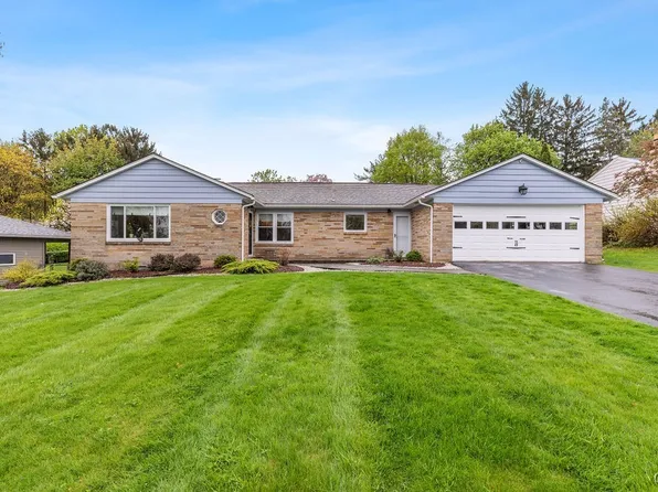 4276 Taunton Heights Dr, Syracuse, NY 13219