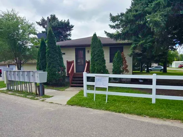 202 7th Ave S #88, Crookston, MN 56716