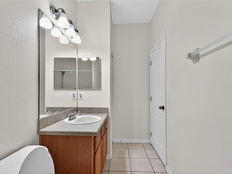 216 Deepcove Rd — Photo 23