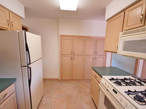3rd image of 2161 Daniels Ave