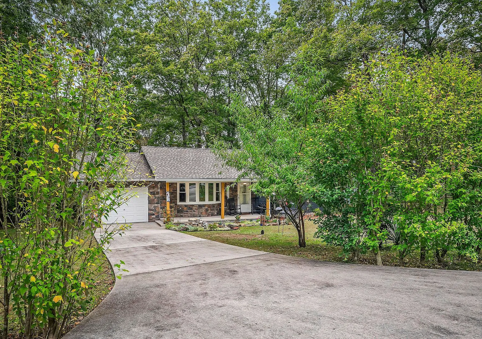Charming Updated Home available for 12 months *Furnished OR Unfurnished* — Photo 1