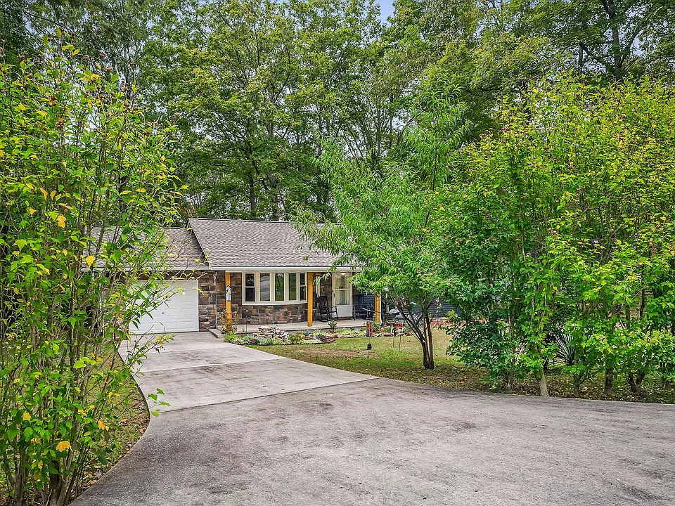 155 Lakeshire Dr
